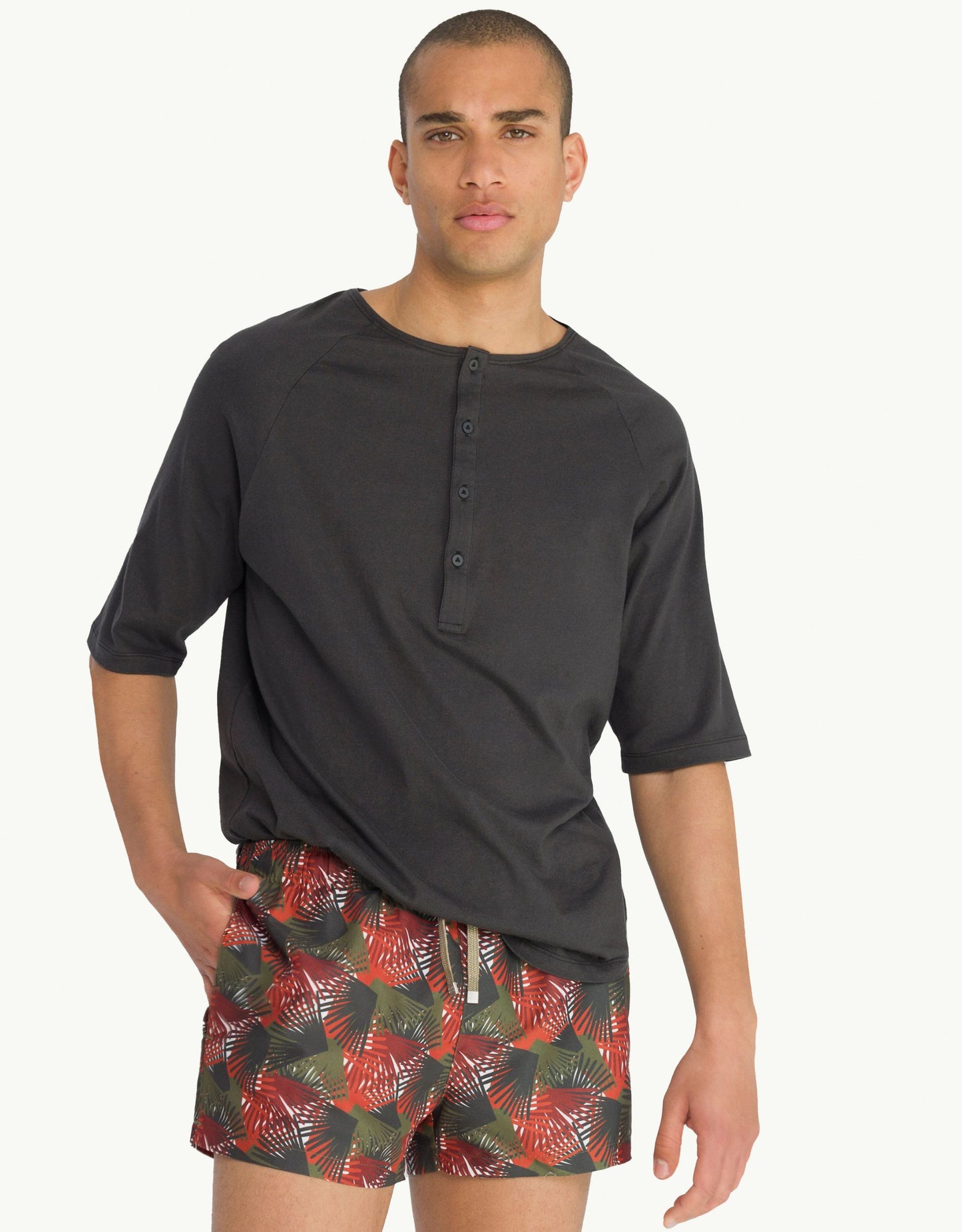Discover sustainable fashion for men with our Negro T-shati. Half-sleeve polo t-shirt in black color. Crafted for everyday luxury, our tees provide unmatched softness and all-day comfort. Stay cool in our breathable organic cotton tees for men, made from 100% organic cotton to champion sustainability and skin-friendly choices.