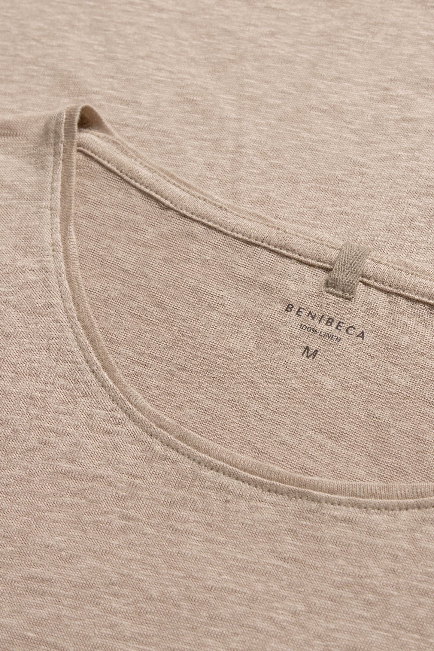 C-NECK LINEN SAND