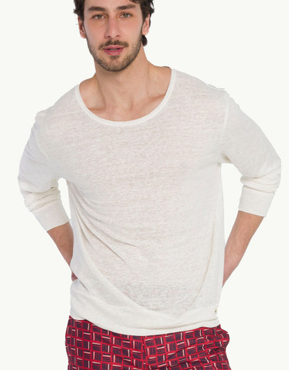 Discover luxury simplicity with our Blanc color Pure Linen Sweatshirt. Crafted from soft natural fibres, they offer lightweight comfort and breathability, ideal for warm days and evenings. In white color with long sleeves, their high-end craftsmanship and loose fit add understated elegance to your style.