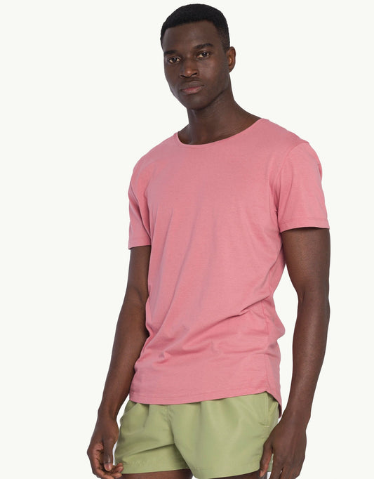 Explore sustainable fashion for men with our essential Unku Darinka T-shirt in pink. Crafted for everyday luxury, our tees offer unmatched softness and all-day comfort. Stay cool in our breathable organic cotton tees, made from 100% organic cotton for sustainability and skin-friendly wear.