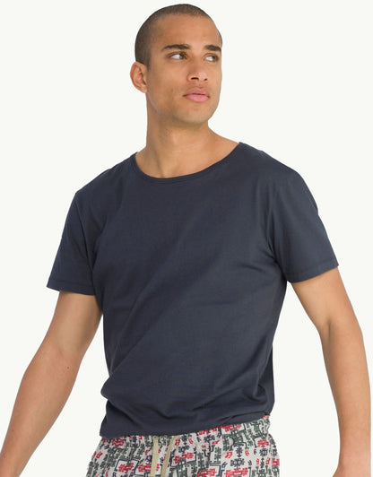 Explore sustainable fashion for men with our essential Unku Indigo T-shirt in blue. Crafted for everyday luxury, our tees offer unmatched softness and all-day comfort. Stay cool in our breathable organic cotton tees, made from 100% organic cotton for eco-conscious and skin-friendly wear.