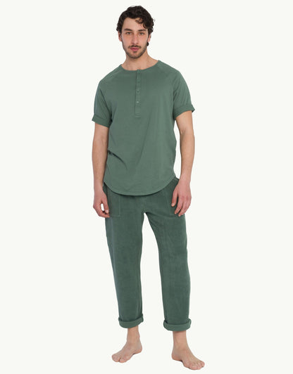 Versatile summer luxury pants with a towel-like feel, ideal for beach getaways or nights out. Made from 100% certified organic cotton in green.