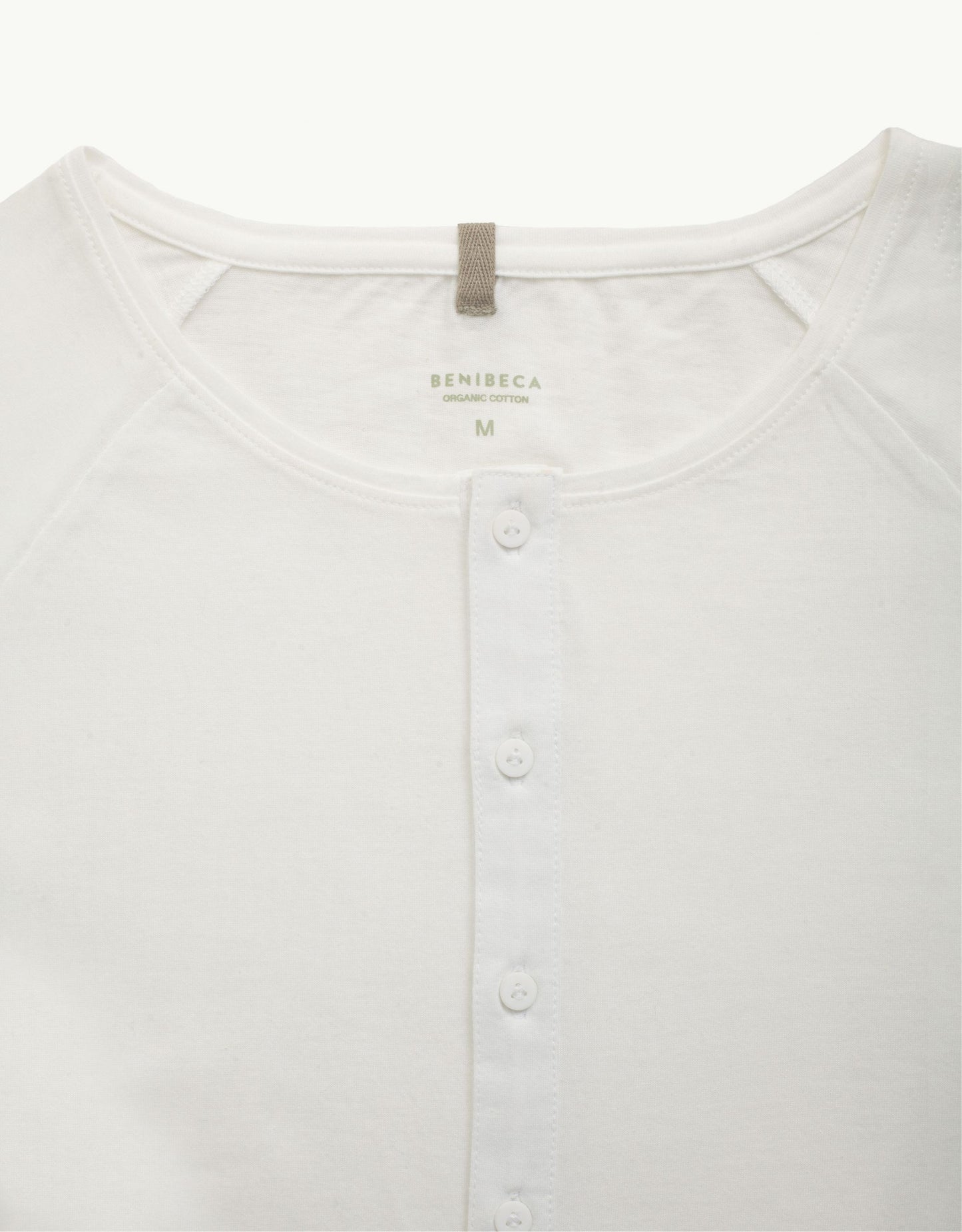 Discover sustainable fashion for men with our polo t-shirt Blanc T-shati in white color. Crafted for everyday luxury, our tees provide unmatched softness and all-day comfort. Stay cool in our breathable organic cotton tees for men, made from 100% organic cotton to champion sustainability and skin-friendly choices.