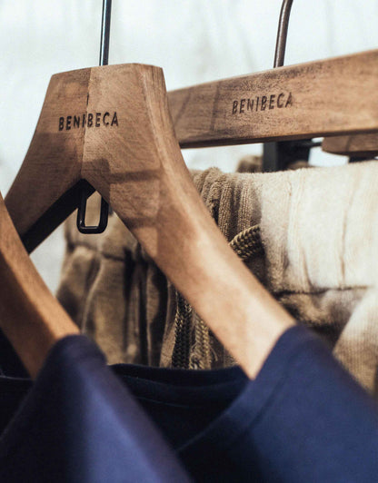 T-SHIRT HANGER